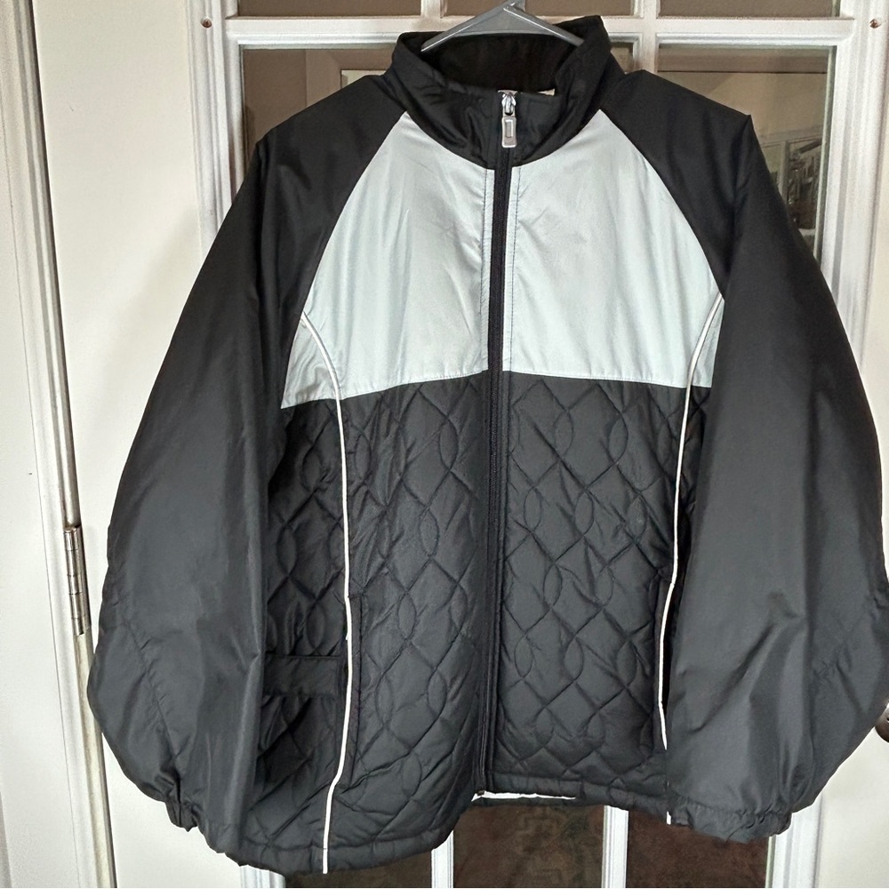 Nike Women’s Black and White Quilted Puffer Jacket Size Large‎